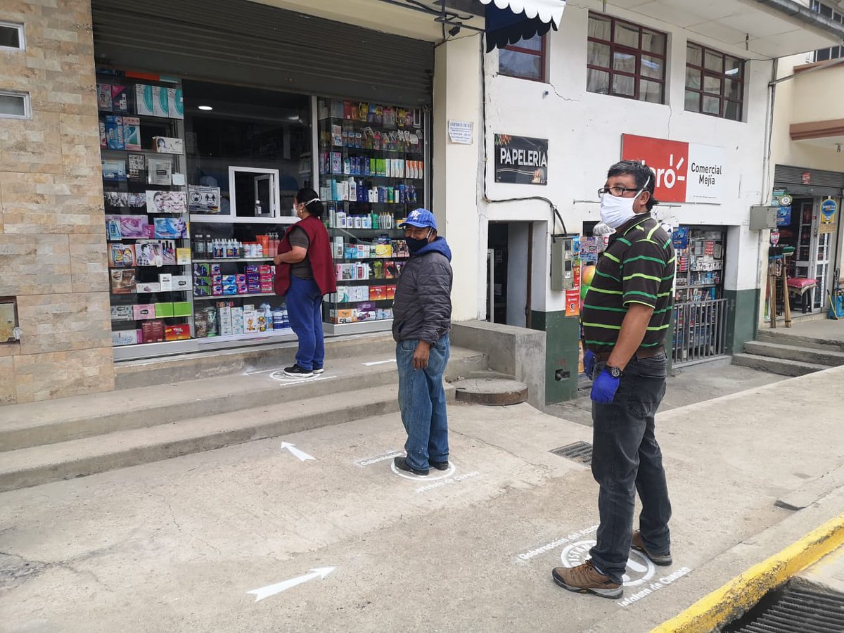 PoliticaCumbe's tweet photo. #Cumbe conjuntamente con nuestra Jefa Política @TEABP y Gad Parroquial colocamos #CirculodeVida en la parroquia promoviendo el uso de mascarilla y el distanciamiento entre las personas y así prevenir futuros contagios,  entré todos nos cuidamos @goberazuay @xaesma https://t.co/VvguRjBOX2