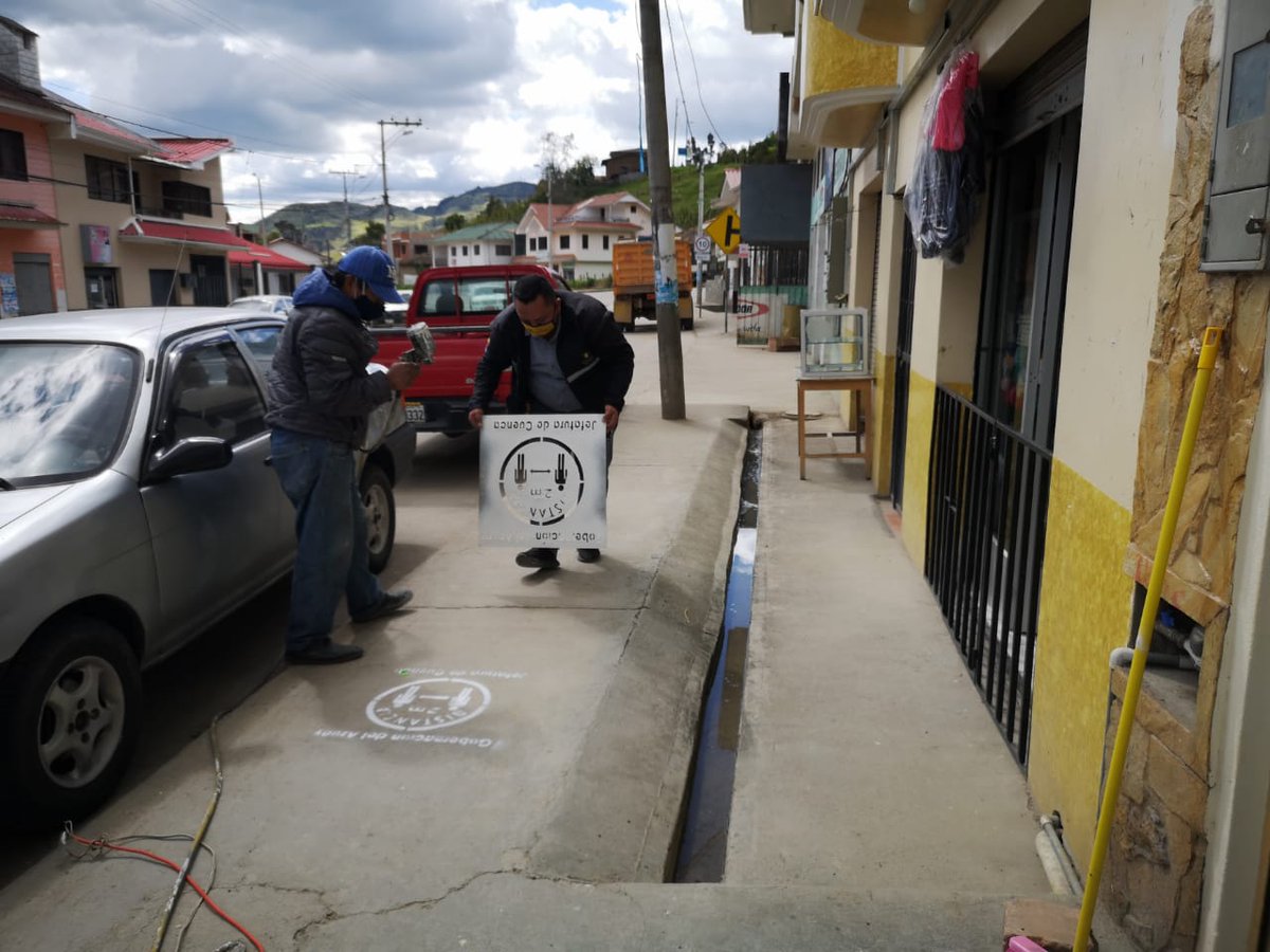 PoliticaCumbe's tweet photo. #Cumbe conjuntamente con nuestra Jefa Política @TEABP y Gad Parroquial colocamos #CirculodeVida en la parroquia promoviendo el uso de mascarilla y el distanciamiento entre las personas y así prevenir futuros contagios,  entré todos nos cuidamos @goberazuay @xaesma https://t.co/VvguRjBOX2