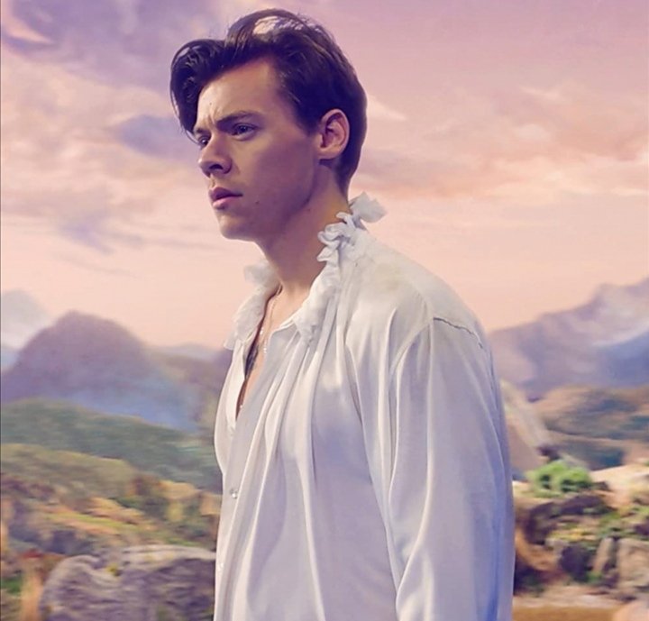 lucrezia_agoss's tweet photo. 𝓦𝓮'𝓻𝓮 𝓳𝓾𝓼𝓽 𝓽𝔀𝓸 𝓰𝓱𝓸𝓼𝓽𝓼 𝓼𝓽𝓪𝓷𝓭𝓲𝓷𝓰 𝓲𝓷 𝓽𝓱𝓮 𝓹𝓵𝓪𝓬𝓮 𝓸𝓯 𝔂𝓸𝓾 𝓪𝓷𝓭 𝓶𝓮
#HarryStyles
#twoghost https://t.co/3ldG6EEGiQ