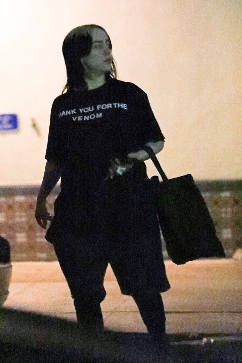 “if i look up then the paps won’t see me”