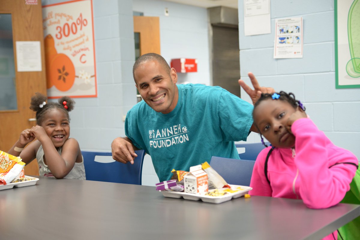 RoshiniR's tweet photo. Papapalooza Sunday on REAL Talk with Roshini on @wccoradio. Find out how real fathers and father figures balance life and their pivotal work helping others thrive. @nategarvis @YourStudioE @TonySanneh @Sannehfdn @iamjjlewis Noon-3pm: https://t.co/qDuG3nbM9T @Radiodotcom https://t.co/hGQ10TnADd