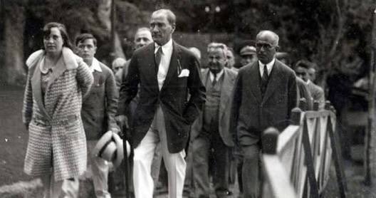 Bir ulusun yaşayabilmesi için, özgürlük ve bağımsızlığa sahip olması gerekir.
     Mustafa Kemal Atatürk