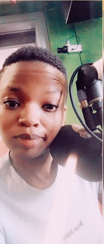 Kearabetswe_M1's tweet photo. Maaaaan I miss being behind the mic.
Bloody covid just had to come through.
#Vowfm #WeekendOnTheEdge #News #NewsAnchor #WeekendNews #Scruffy https://t.co/bIteVdV0lw