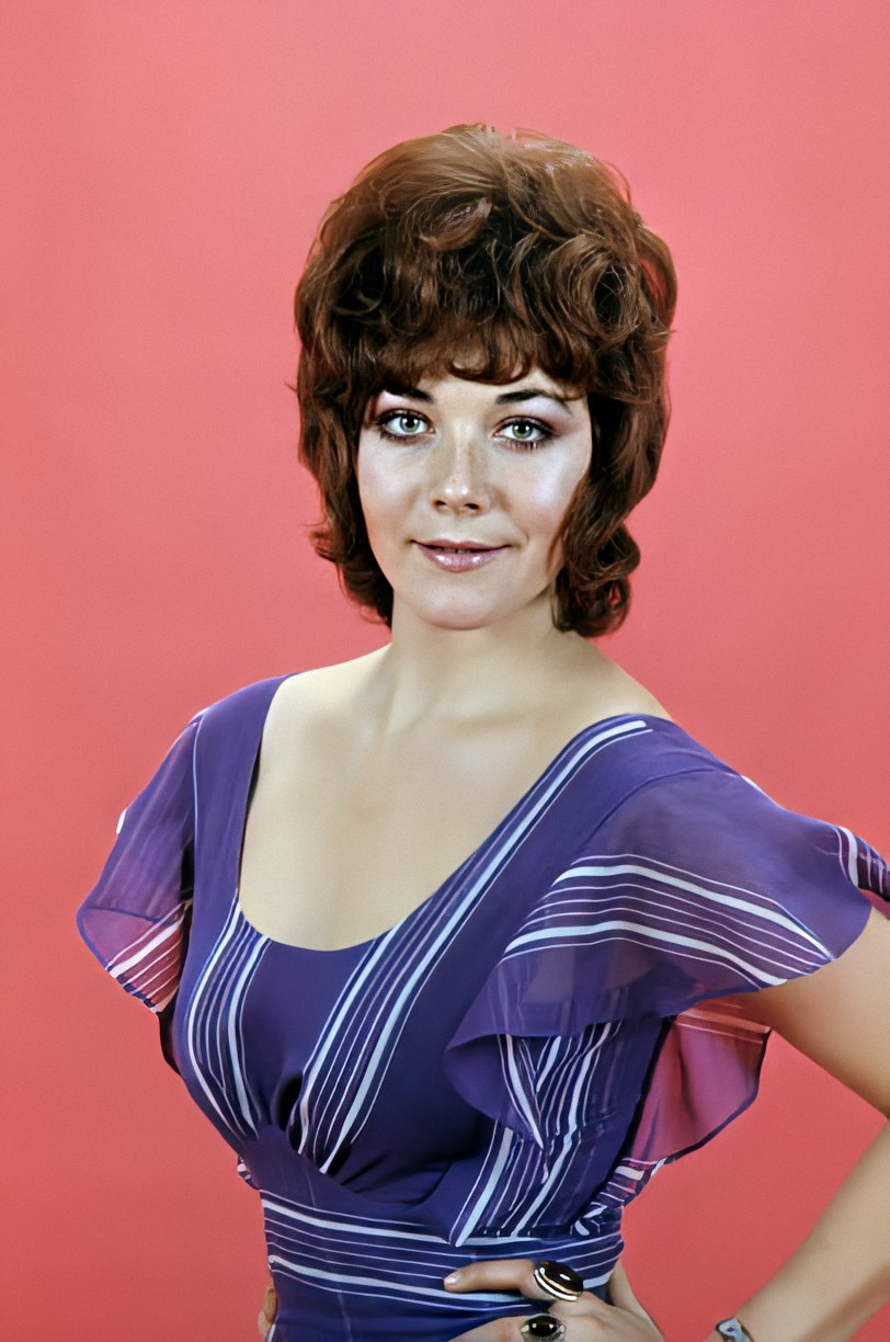 A very happy birthday to Linda Thorson! 