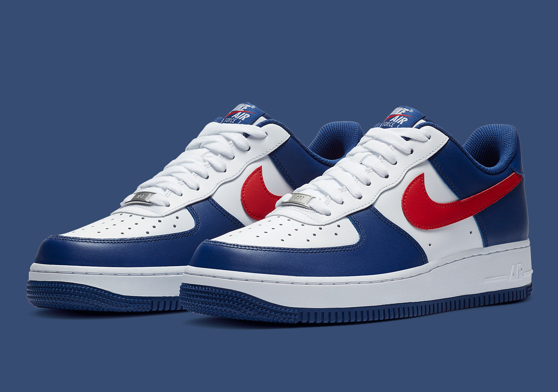 SneakerNews's tweet photo. The Nike Air Force 1 Low “Independence Day” is available now at select retailers  https://t.co/OF0S65htqy https://t.co/RxQlRvy8vM