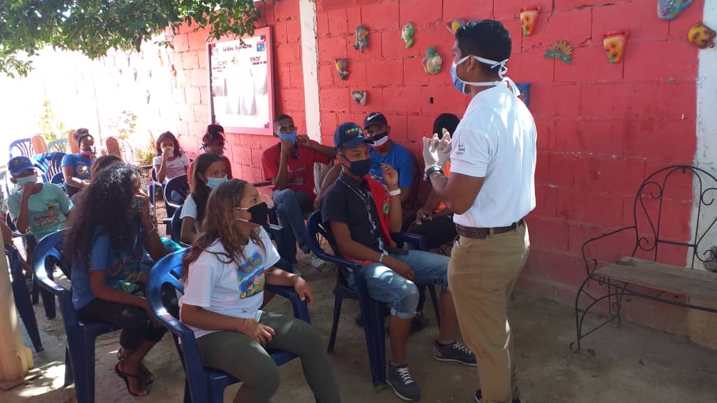 ONAFalcon1's tweet photo. Iniciamos primer abordaje durante esta etapa de flexibilización, con todo el equipo regional del @FrentePFalcon quienes se sumaron a la jornada preventiva que se realizo mediante un coversatorio en la comunidad Cruz Verde.
#MaximaMoralPatriotica https://t.co/SiP4GVR0l2