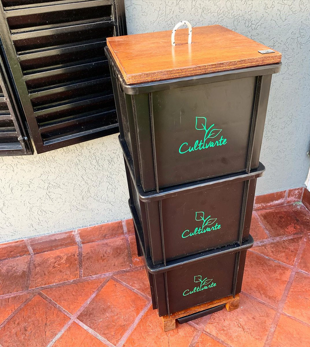 universidad891's tweet image. #VidaVerde
🎙️🗣️En diálogo con @universidad891 Tomás Lusardi miembro de #ProyectoCultivarte nos contó sobre los beneficios de tener una #Compostera en casa y la reducción de residuos.
🔊"Con la compostera se resuelve la mitad del problema de la basura, la 1/2 es desecho orgánico".