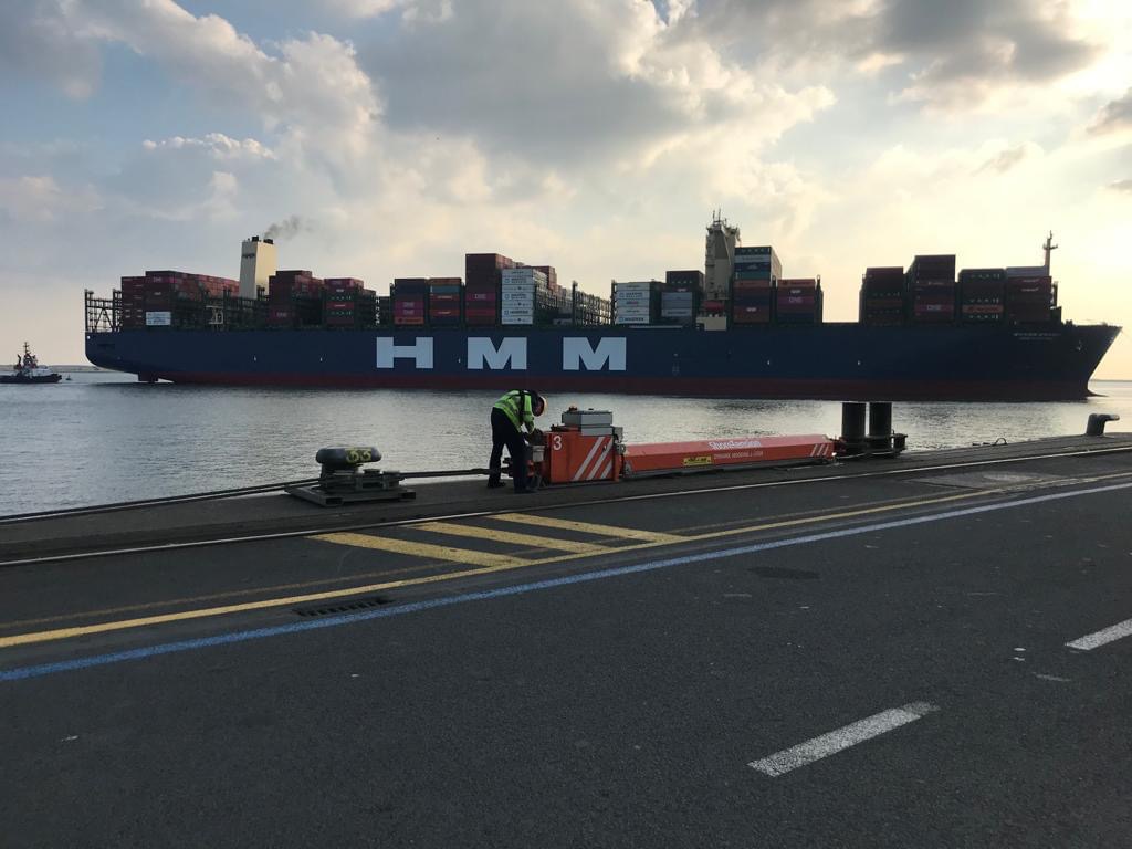 Brabocv's tweet photo. Another job well done by Brabo Boatmen! 💪⚓️🚢 @BraboCvba #teambrabo #boatmen #throwbackthursday #hmmalgeciras @PortofAntwerp @BoludaEurope 

📷 Photo credits: Kristof Herremans &amp; Bas Geeraerts https://t.co/3KTiiQtqX7