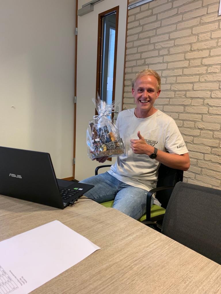 Vandaag nam meester Dick afscheid van onze #Medezeggenschapsraad Zijn inzet in de afgelopen jaren is enorm gewaardeerd! <a href="/kbsdeWingerd/">De Wingerd</a> @SKOfv