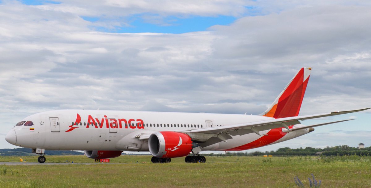 HofmannAviation's tweet photo. @avianca in Vienna! Great to see the @staralliance carrier in Austria. Pictures provided by #viennaairport 

@CeoAvianca dear Anko, hope to see your @Boeing #787s more often here in the future 

@IATA @GabyAttersee #bogota #colombia https://t.co/18WaCp1T1D