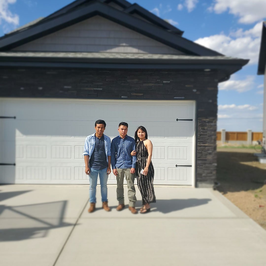 PacesetterSask's tweet image. 🎉Congratulations to Wah and K'Nyaw on the 1 year possession of their beautiful new home!  #happyanniversary #celebration #buildyourfreedom #pacesetterhomesregina
