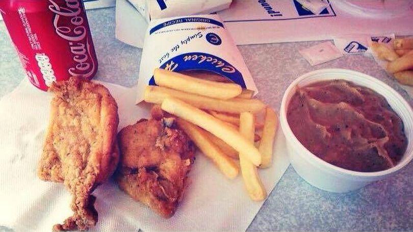 What better way to tell your Da he's daycent this Sunday for Father's Day than with a voucher for a bitta Gravy. Purchase yours via <a href="/lean_on_me_irl/">LeanOnMeIreland</a> <a href="/me_lmk/">@leanonme</a> <a href="/LiveableLimk/">Liveable Limerick</a>  leanonme.eu/business/chick…