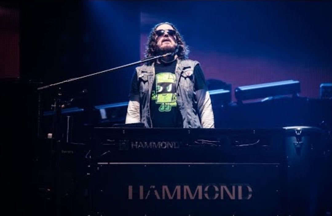 On the keyboards: Mr. Dizzy Reed...

Happy birthday Dizzy!    