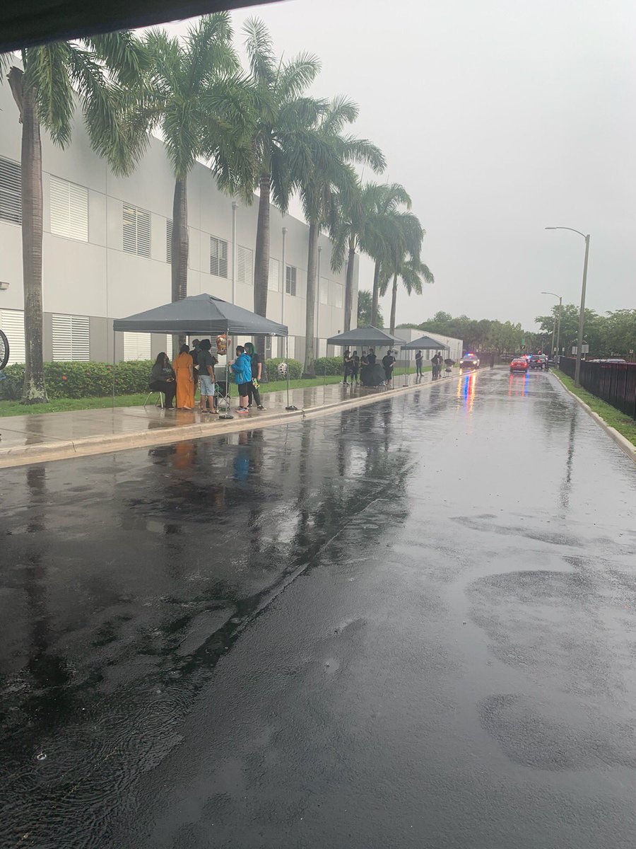 FelixVarelaHS's tweet image. Today we celebrated the Class of 2020! Not rain, nor wind nor heat could stop the celebration! We are so very proud of each and everyone of you and we know you will do great things in this world! Congratulations!!#ItsAGreatDayToBeAViper #soproudofthisclass  @MiamiSup @MDCPSSouth