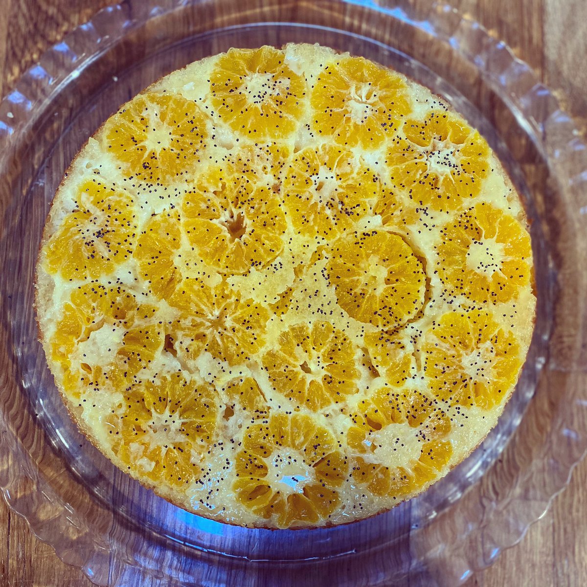 Mandarin &amp; Poppy Seed Upside Down Cake 🍊🍰