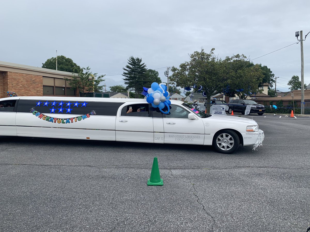 ValleyStreamBAS's tweet image. Our #awesome 6th graders graduated today and we are beyond excited! Congrats to all of you! We are so proud!  #LookForTheAwesome #VS24 @DonSturz @VS24District