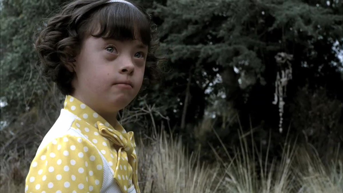 -Ofrécele algo a la visita.

-Yo: ¿Quieres ver Asylum?