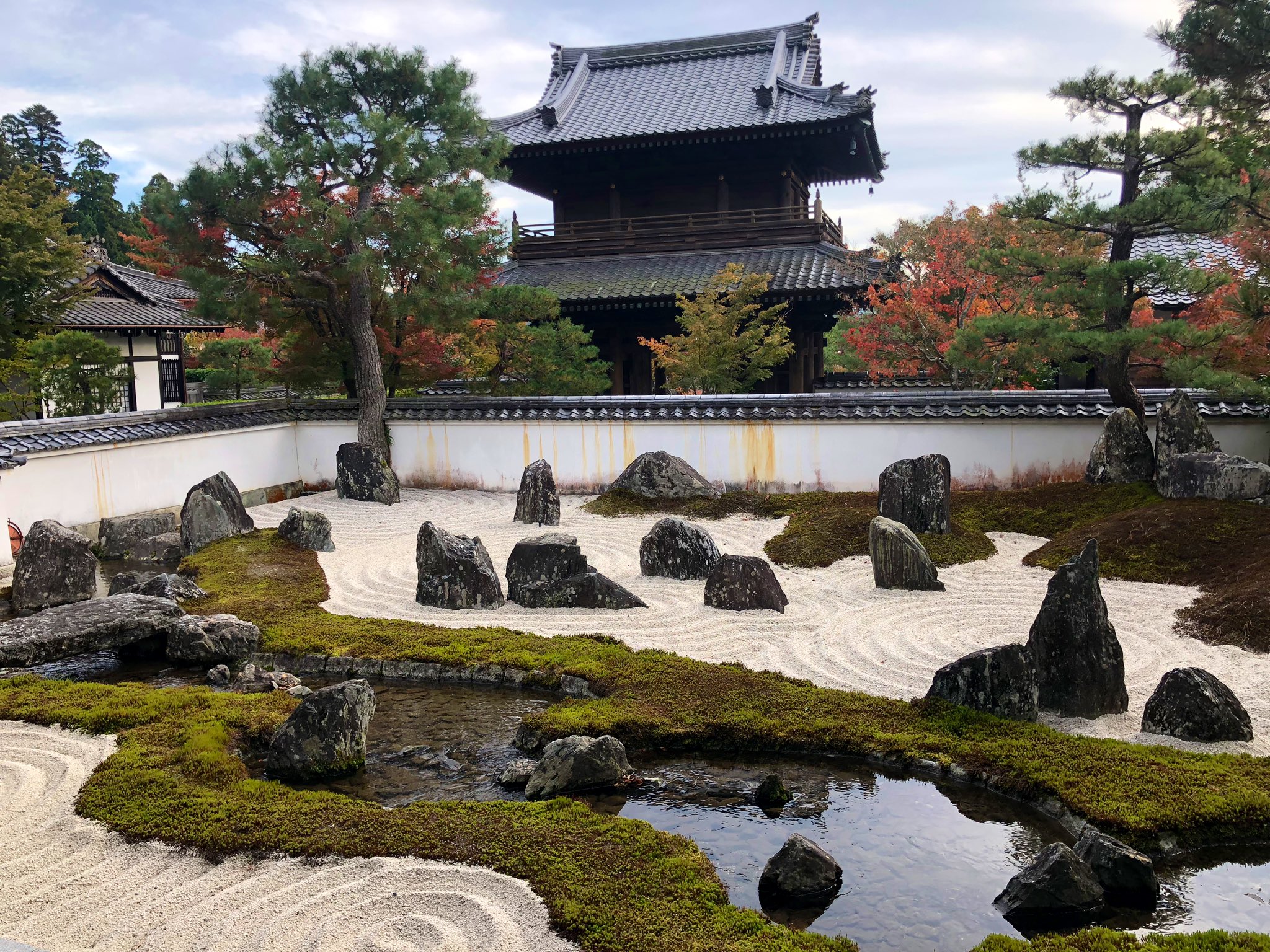 日本庭園情報メディア おにわさん The Japanese Gardens Twitterissa 漢陽寺庭園 重森三玲さんはこの漢陽寺で庭園だけでなくこの大書院のデザインも手掛けました そもそもなぜ重森三玲がこの地にこれだけの庭園を手がけることになったのか 当時のご住職