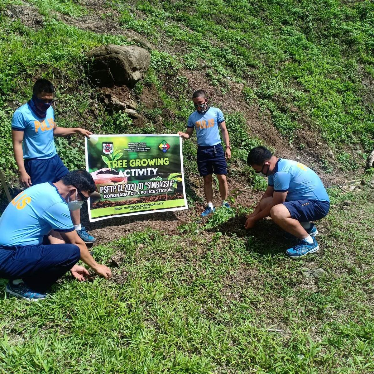 PNPKORONADAL's tweet photo. Now I will plant this little tree
Forever and ever it belongs to me.
A great, tall, living things I shall see.
My Tree 
#PNPCoreValuesMakaKalikasan
#PNPtoserveandprotect
#PNPPATROLPlan2030 
#PNPKakampiMo https://t.co/ikiv0vmRYY