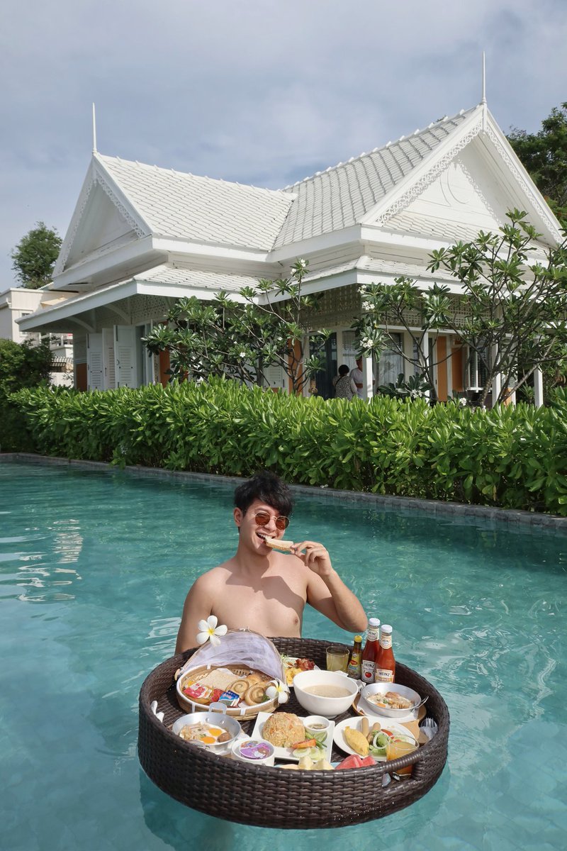 icesarunyu's tweet image. ถ่ายจากมุม...หน้าบ้าน🏚
#Breakfastinthepool 
IG @dechaochom 
#huahin 
#เที่ยวทั่วไทยกับไอซ์ศรัณยู 
facebook.com/dechaochom