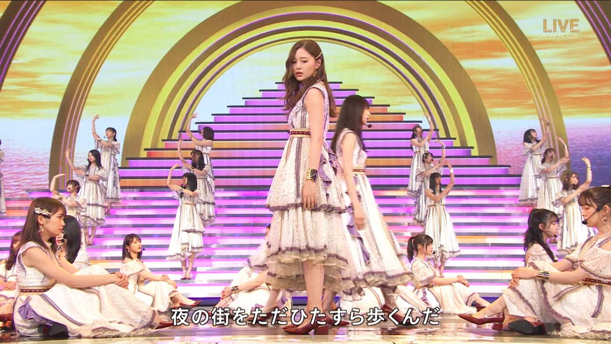 Bonus 10 ⊿ Kouhaku 2019 CostumeDesigned by Yusuke from MURRAL, these gold and silver cuff bracelets engraved with the maps of the world were worn during Nogi& #39;s 2019 Synchronicity performance at Kouhaku https://twitter.com/korobizak...
