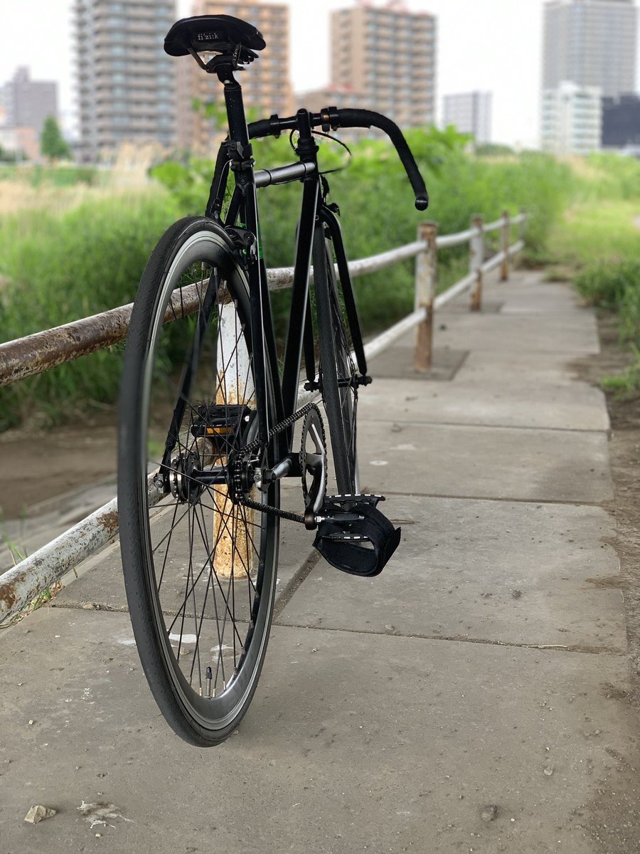 leopa715's tweet photo. やっとチェーン交換した!
ついでに、固定ギヤ化した。
固定に乗り慣れたら、スキッドの練習しようかな。
#cartelbike
#カーテルバイク
#avenu
#アベニュー https://t.co/laZ67cuskM