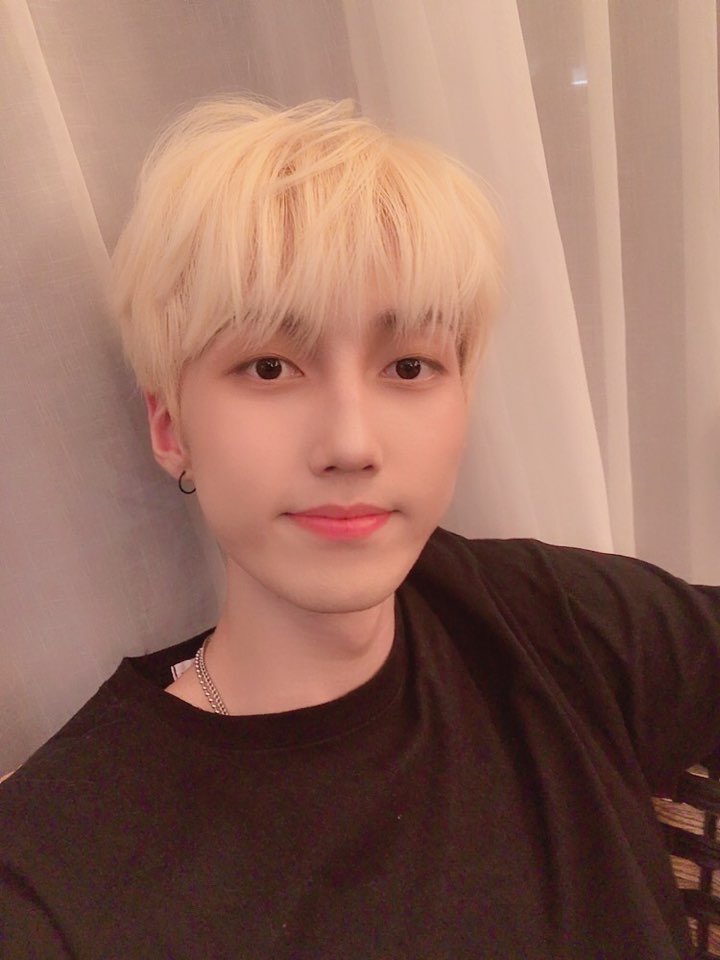 Stagename: Roda / 로다 Name: Shin Joongmin / 신중민Birth: 19th September 1998Position: Rapper, maknaeHeight: ~180cmFacts:- Roda's name means 'the person you've waited for'- Shy in person but goes all out during his solo stages- Also allergic to dogs