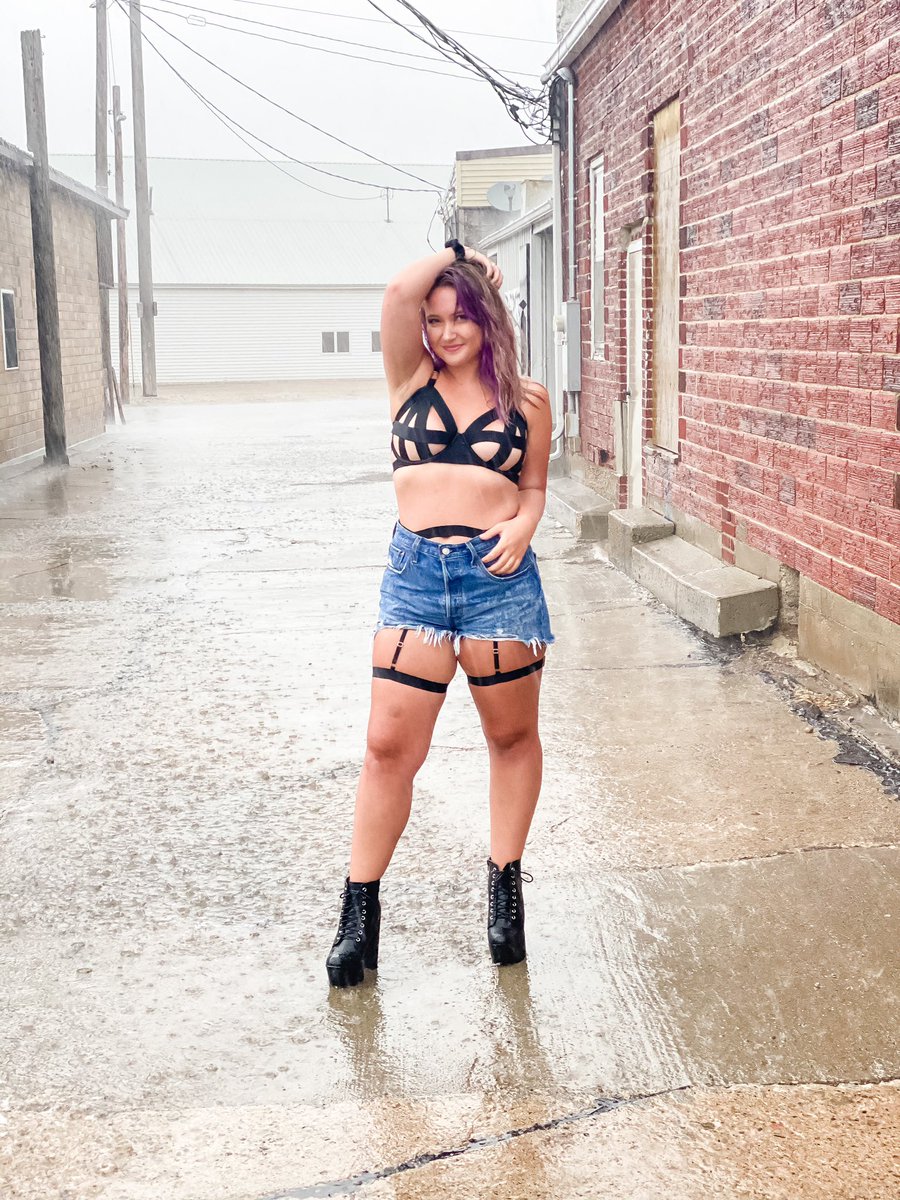JeriA_Photo's tweet photo. If you don’t play in the rain for an impromptu photo shoot after you work you might be doing something wrong. Model @TaylorBeach15 
Shot with an iPhone Pro. ⛈ https://t.co/8XsglTdQTy