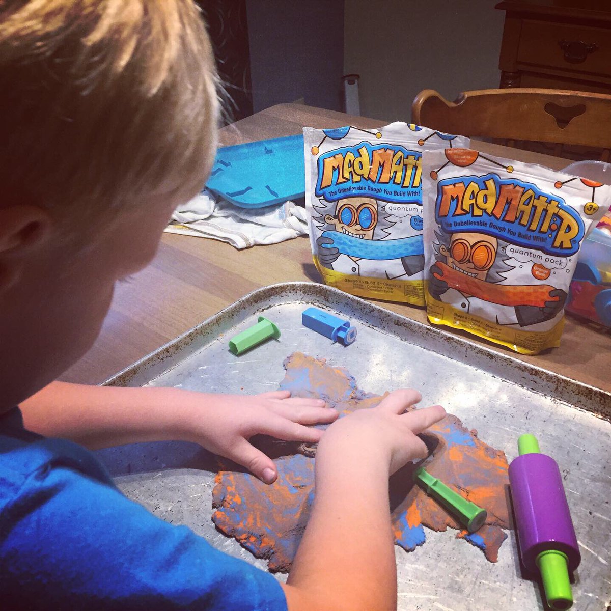 MsHaynesMN's tweet photo. #TeacherMom recommendation: #madmattr a #kineticsand type product w/ a great #sensory/#tactile feel! More $ than play dough but better since it doesn’t dry out! Great for #preschool/primary class or toy shelf!  #sensoryplay #boymom #rainydayplay #elementaryteacher https://t.co/zruvf9CI7V