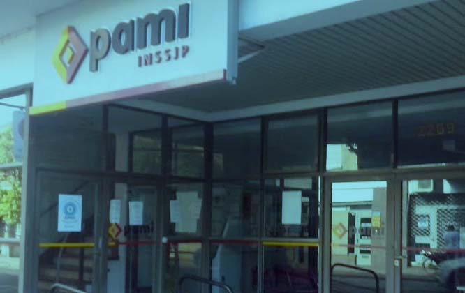 EXCLUSIVO

Un sinfín de irregularidades del geriátrico #PRO sepultó su vínculo con el #Pami Santa Fe👉 bit.ly/3hGn3gq

 ✔️“la gravedad extrema de sus falencias”✔️Malas condiciones de habitabilidad ✔️falta de atención médica e higiene✔️robos reiterados

Por <a href="/PelaCastroOk/">Gustavo Castro</a>