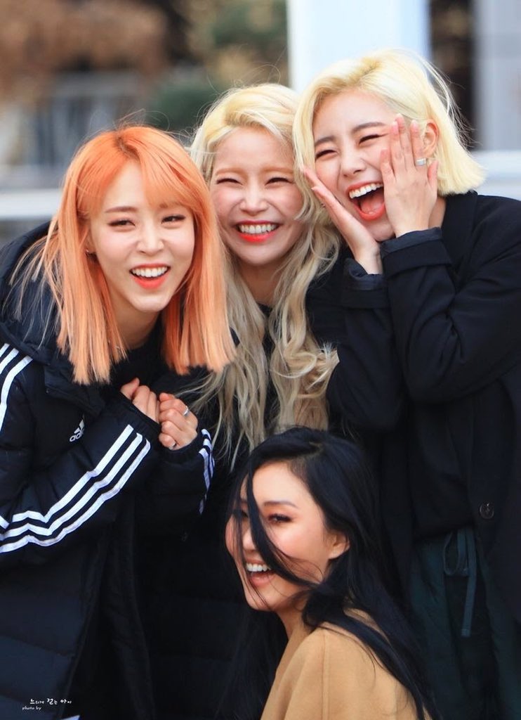 picmoonsun's tweet photo. happy 6th anniversary ❤️
#6YearsWithMAMAMOO
#4x4everWithMAMAMOO
#NeverLettingMAMAMOOGo
@RBW_MAMAMOO https://t.co/GeJ72MoO6f