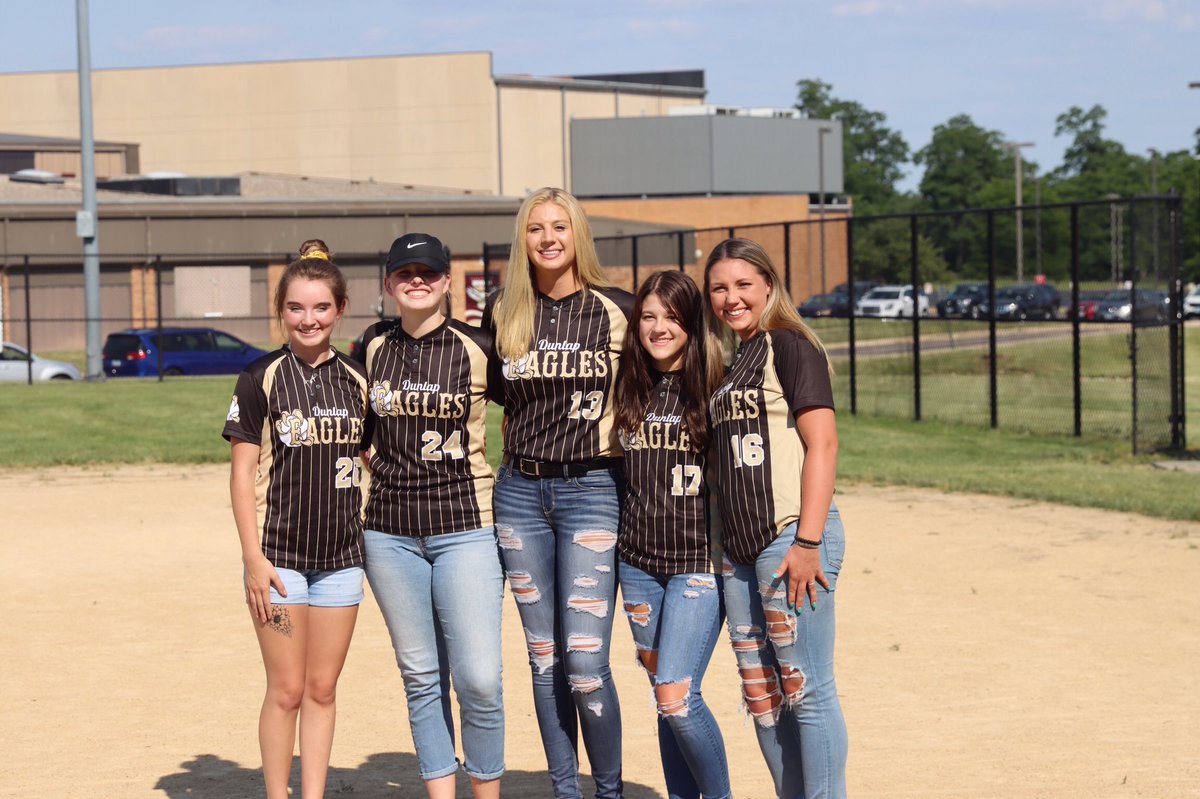 DHSSoftball10's tweet photo. 2020 Dunlap Softball Senior Night! 🥎🦅 Congratulations to our seniors: Savvy Mahr-Threw, Brooke Wetherill, Emma Thomas, Payton Staser, and Ellery Gardner! Thank you to everyone who made this special night possible! We 💛 the seniors and good luck in the future! https://t.co/QBkIjXHOb8
