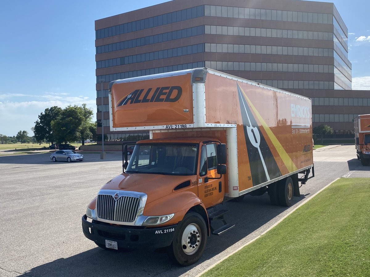 mutual_ok's tweet photo. It’s move in day!!!! https://t.co/Xsz8Tu9Ax3