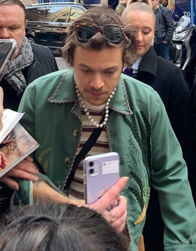 harry styles at bbc studios 1 vs. bbc studios 2: a parallels thread