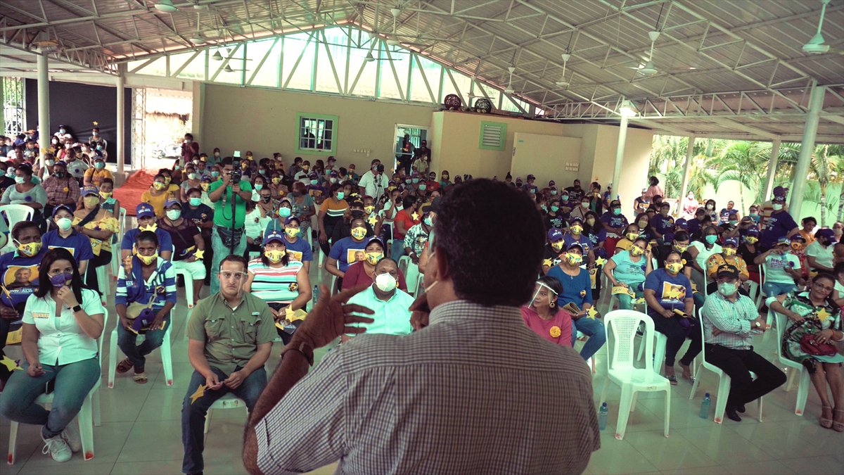 EuclidesLaVega's tweet photo. Juramentacion del equipo provincial y municipal de Mujeres con @gonzalo2020rd PLD, La Vega. Plenamente convencido que las mujeres son pilares fundamentales de nuestra provincia. 
¡Viva la mujer vegana!
#euclidessenador #gonzalopresidente2020 #siemprepresente https://t.co/YiekmBZmVb