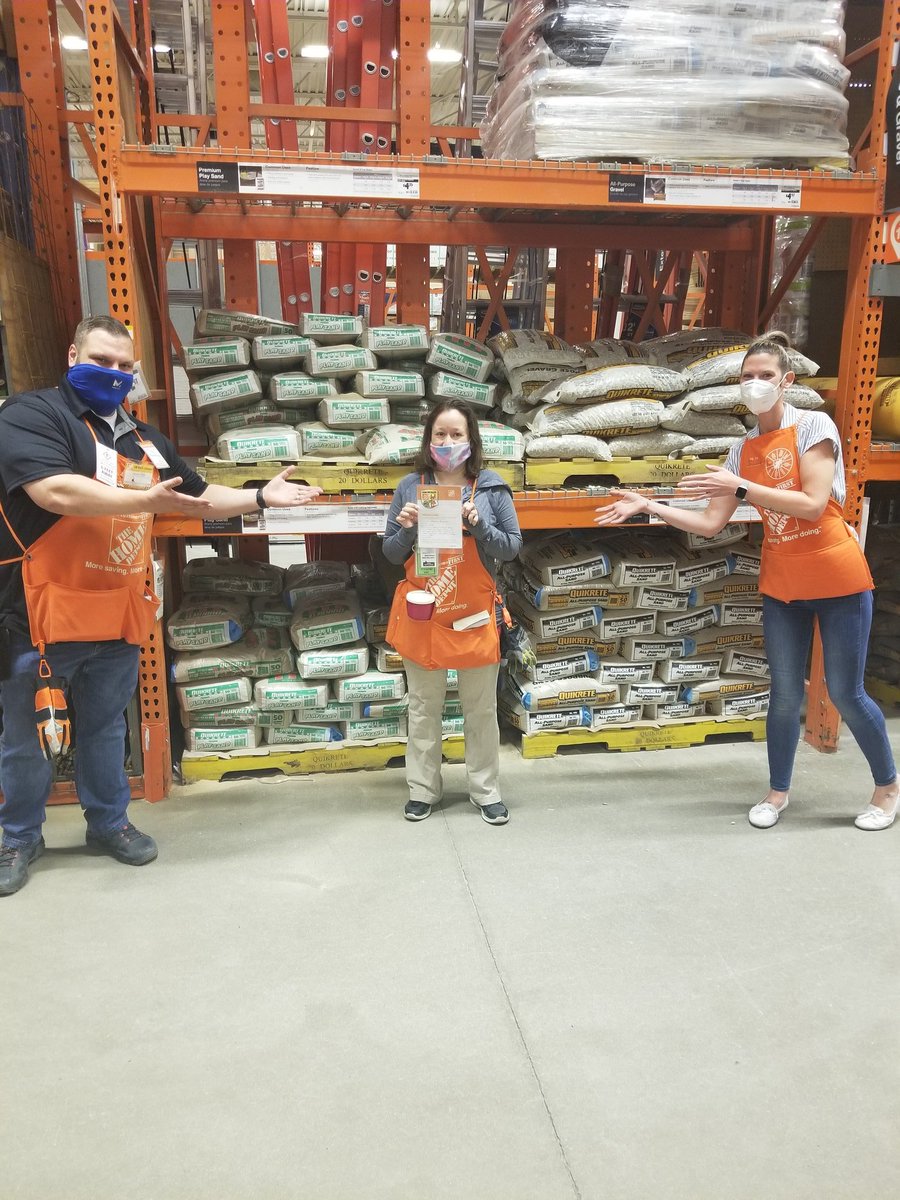 One of the many rockstars at 8931 is our COS Tiffany! Here we have our SASM Jim with <a href="/MurrinJoanne/">Joanne Murrin</a> recognizing Tiff for her amazing work! 
<a href="/AValkavitch/">Amy Lau</a> <a href="/NicoletteH17/">Nicolette Harris</a> <a href="/JasonArigoni/">Jason Arigoni</a> <a href="/homedepotjennb/">Jenn Bourque</a>