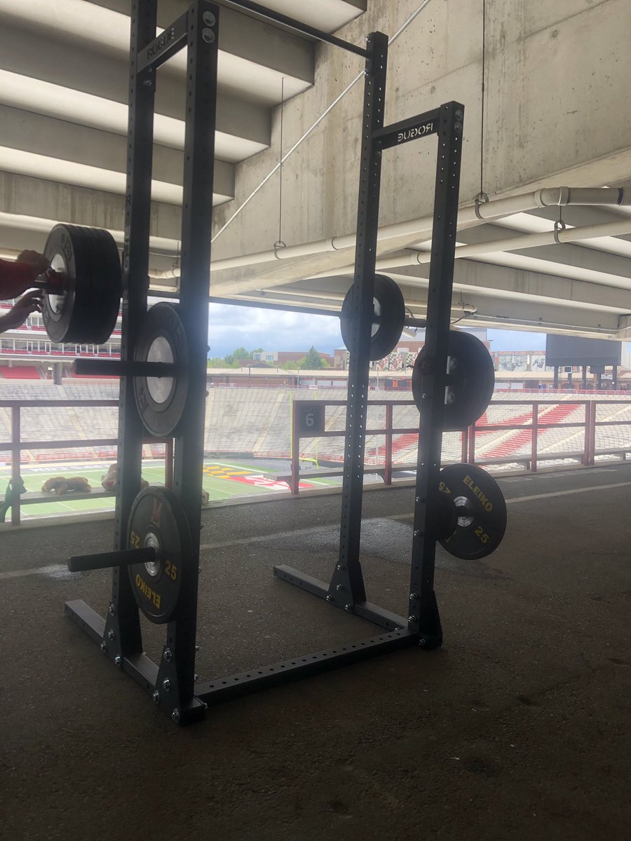 CoachRyanDavis's tweet photo. Glad @CoachMBaggett was there to check my depth. #TrainingViews https://t.co/aUFzYg9Gfb