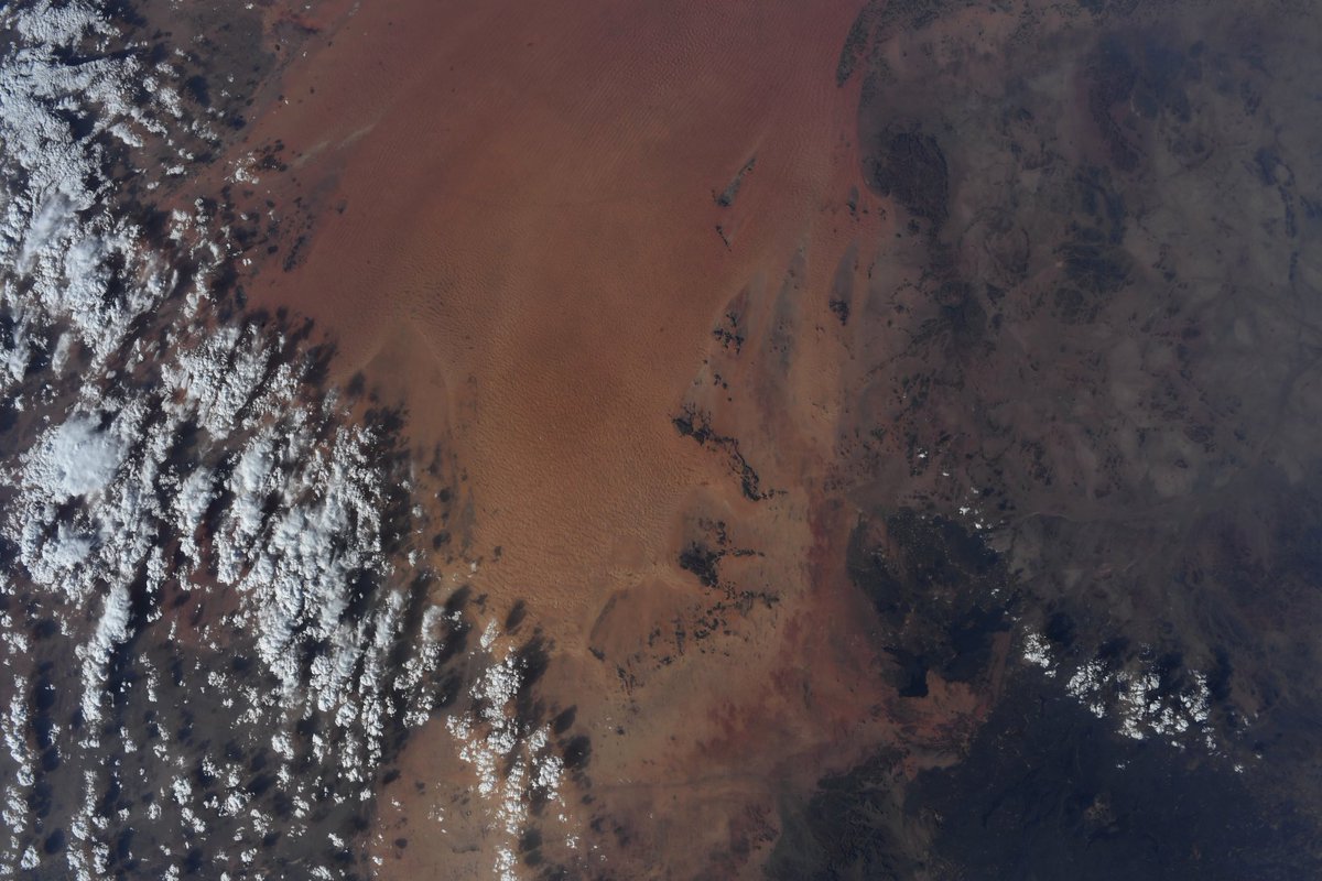 Astro_Doug's tweet photo. Striking depth of color in the southern Arabian Peninsula. https://t.co/T4ChKE5ENU