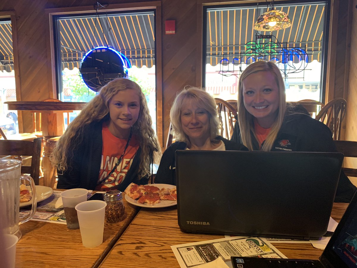 HUHS_Gymnastics's tweet photo. #MJSSportsAwards Watch Party!! https://t.co/qGAsqBaT8l