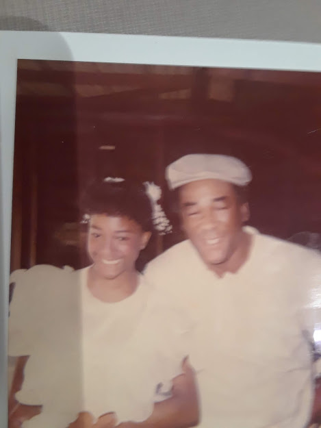 author_manda's tweet photo. Author La Manda Davis wishes all the Dads a great Father's Day weekeend. La Manda and Dad, the late Hal Davis at her eigth grade graduation. #author #cats #blackauthorsmatter #GirlDads #fathersday2020 #BlackMusicMonth https://t.co/hbL2LnUZIx