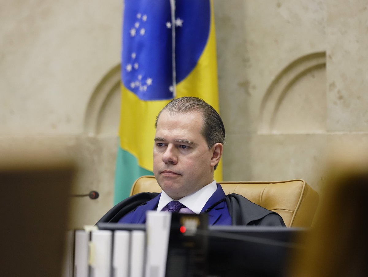 Dias Toffoli rechaça banalização dos ataques à democracia. bit.ly/2NbRUna

"A banalização do ódio advindo das #FakeNews é um fungo que cresce e se espalha a partir de si mesmo. Tem como meta multiplicar o caos”, afirmou o presidente do <a href="/STF_oficial/">STF</a> nesta quinta (18).