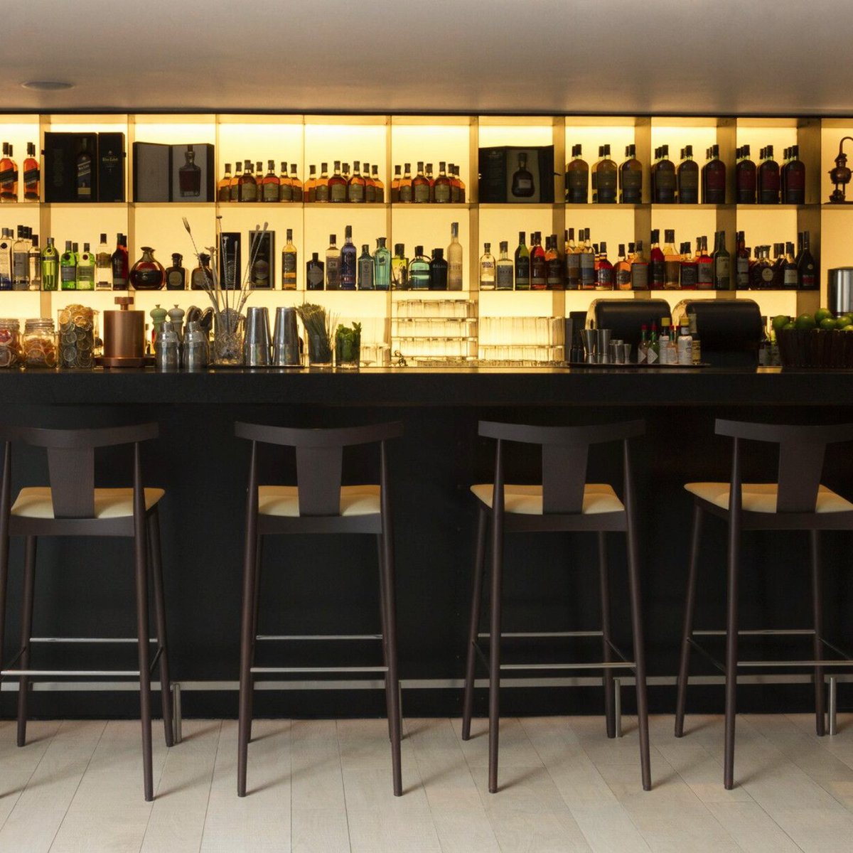 LURECITYGUIDE's tweet photo. Recordando esos lugares que nos hacen sentir como en casa #LureAtHome . Hoy recordamos una noche de cocteles en @FSBogota
#lureathome #LureCityGuide #lurecbogota #bogota #colombia #ColombianLuxurylifestyle #Lifestyle #luxuryhotels #healthylifestyle #yomequedoencasa #stayhome https://t.co/UCBTe56SH9