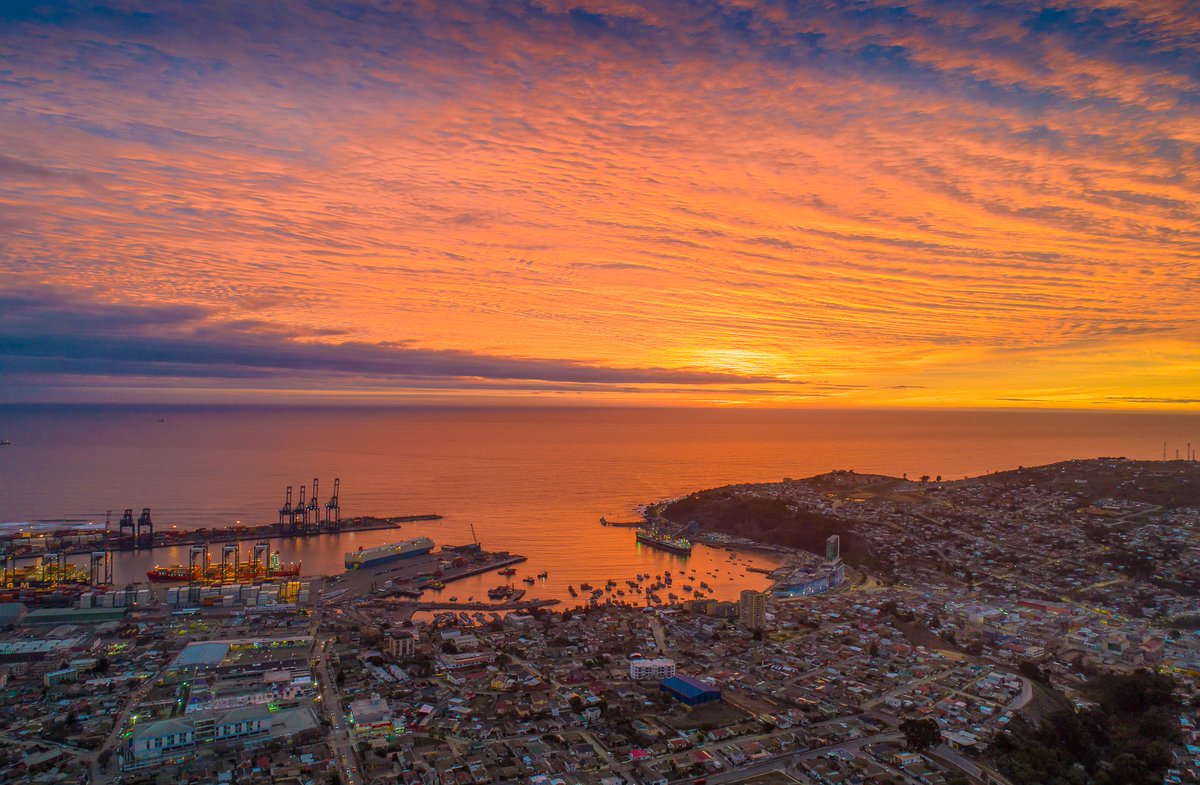 elpuertodechile's tweet image. Atardecer en Puerto San Antonio hoy jueves 18 de junio. 

📷 @RubenJeriaH

#quedatencasa