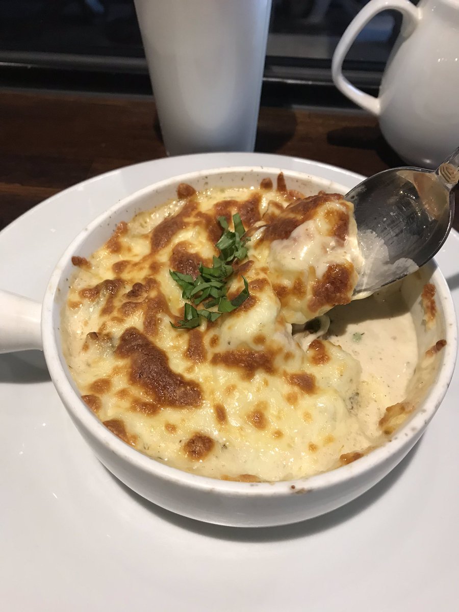 mini2254360's tweet photo. #smashed #potato  🥔 with #salmon top with baked #cheese 🧀 i was told that it was a traditional #English #dishes Creamy and smooth, a sip of English ☕️ tea with this  meal really make my day ❤️
#棗棗 #Tainan https://t.co/lMdcl7Q4nE