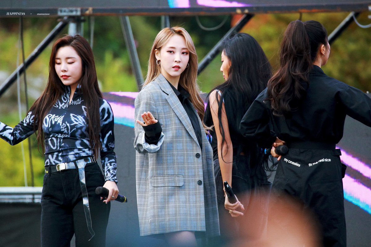 HAPPINESS_BYUL's tweet photo. 놓지 않을게💚

#THANKU_619 
#마마무6주년축하해 
#6YEARS_WITH_MAMAMOO
#4x4everWithMAMAMOO
#NeverLettingMAMAMOOGo
#마마무 #MAMAMOO https://t.co/YnQ82oOfly