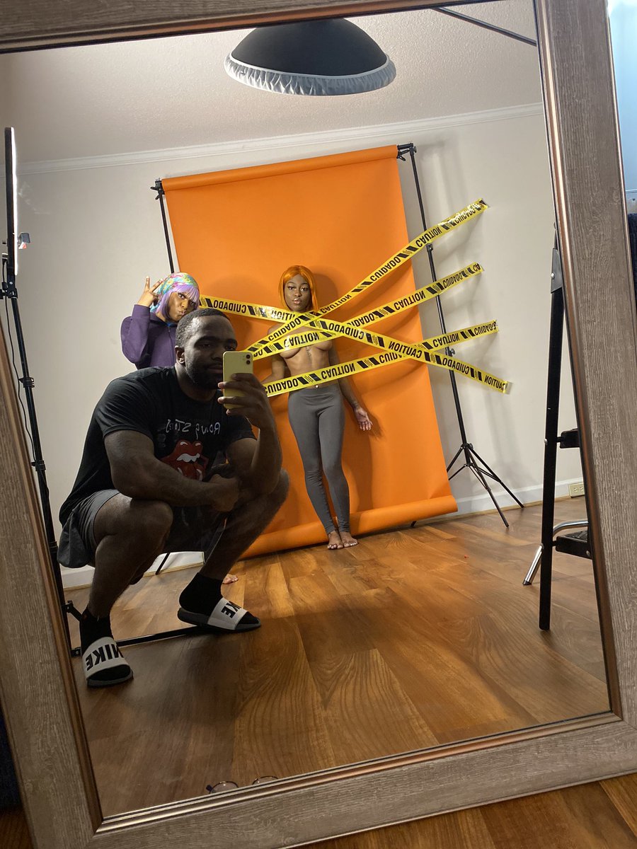 damkeef's tweet photo. Behind the scene     vs       the photo https://t.co/PTRzFlaYkl