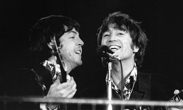 thebeatlesfanc3's tweet photo. Paul and John https://t.co/EBfDRlAb9u