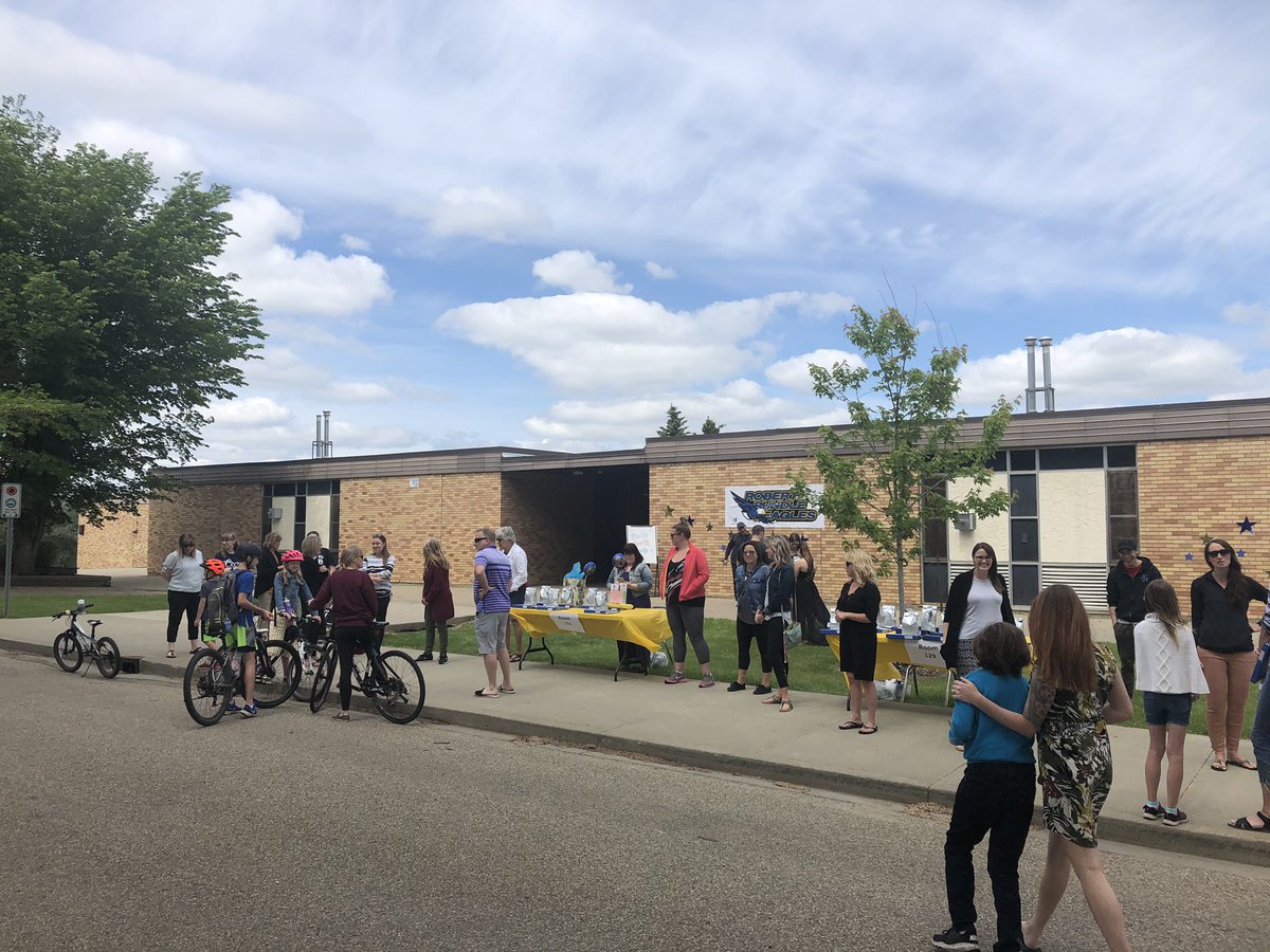 RRSchool's tweet photo. You’re off to great places! Congratulations to our grade 6’s! A farewell to remember. https://t.co/xrklQYSfYQ