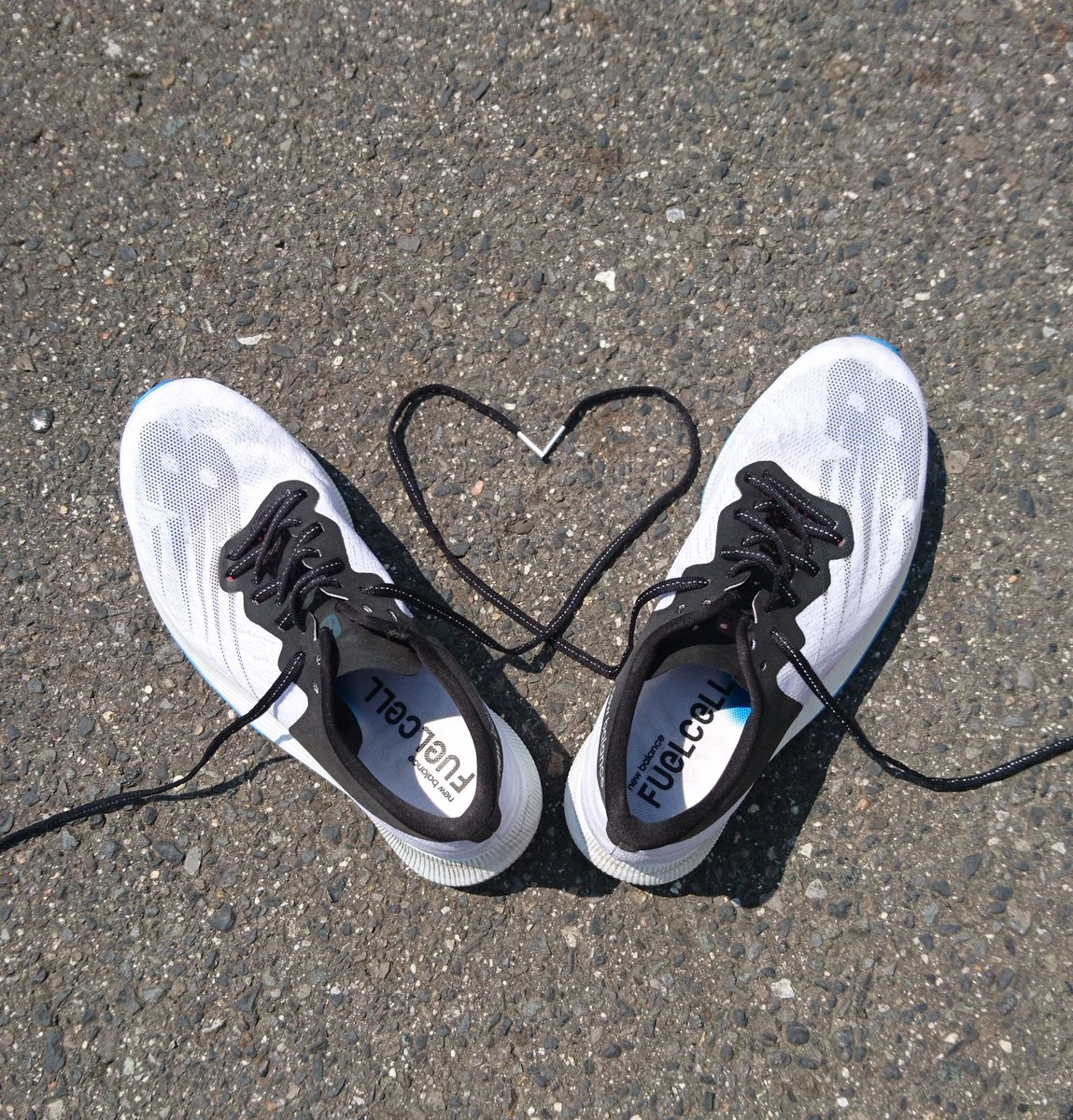 yzr_93's tweet photo. this is favorite shoes and bike https://t.co/pXGycDuqo8