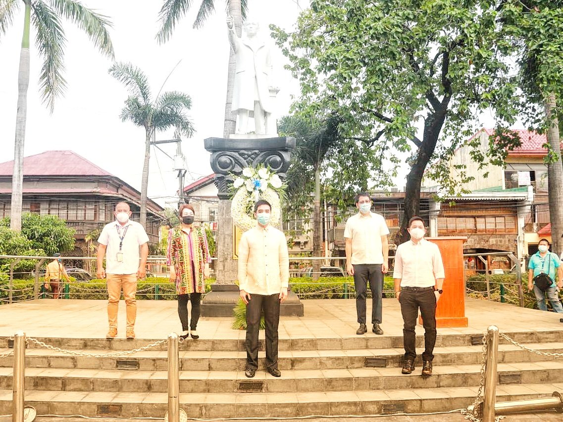 VicoSotto's tweet photo. 🇵🇭 simpleng pagdiriwang ngayong ika-159 kaarawan ni Dr. Jose Rizal.

https://t.co/609TzXHVyA https://t.co/2cpEI0urI6